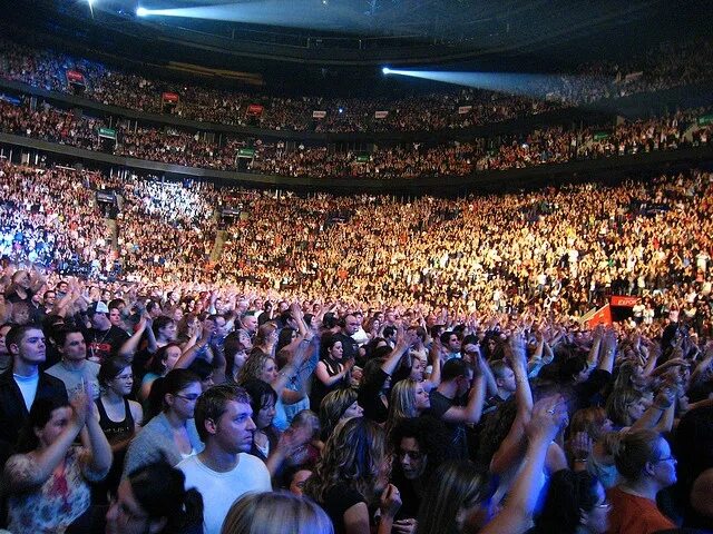 Полный зал фото Bon Jovi Concert - The Crowd - 14000 and counting @ Bell Center, Montreal Concer