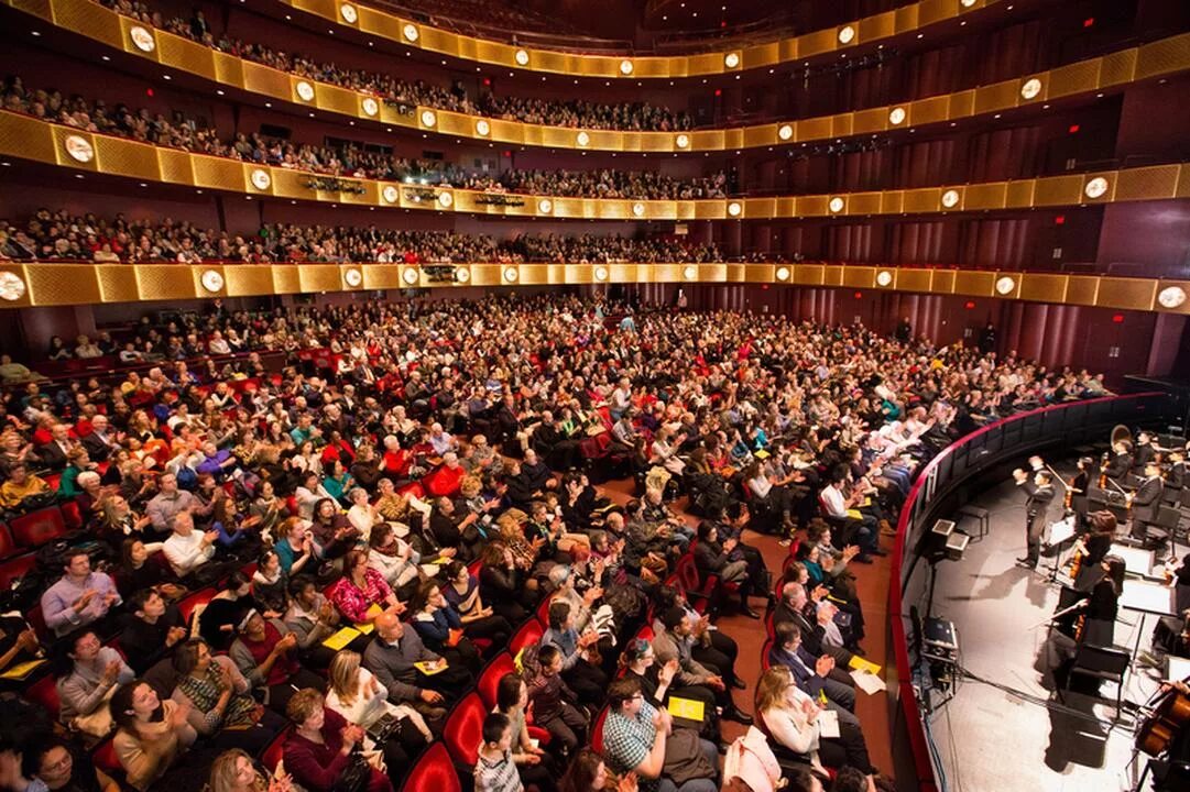 Полный зал фото Китайские зрители находят в Shen Yun надежду и глубокийсмысл Falun Dafa - Minghu