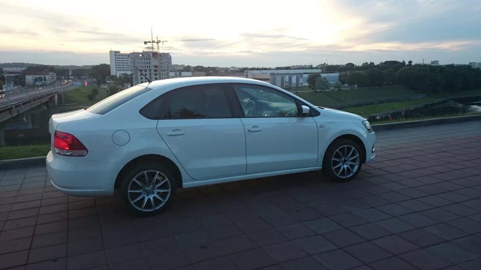 Поло 16 диски фото Литые диски Vicom A34 и Bridgestone Turanza 205/45R16 - Volkswagen Polo Sedan, 1