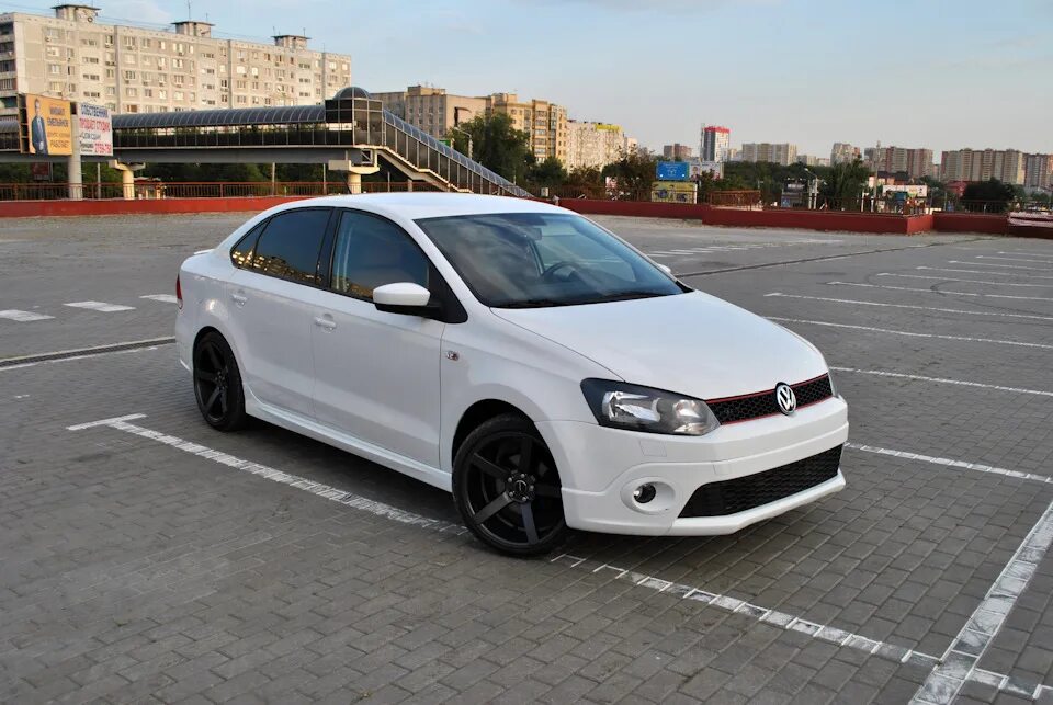 Поло 5 седан тюнинг Новый салон Volkswagen Polo Sedan - Volkswagen Polo Sedan, 1,6 л, 2013 года стай