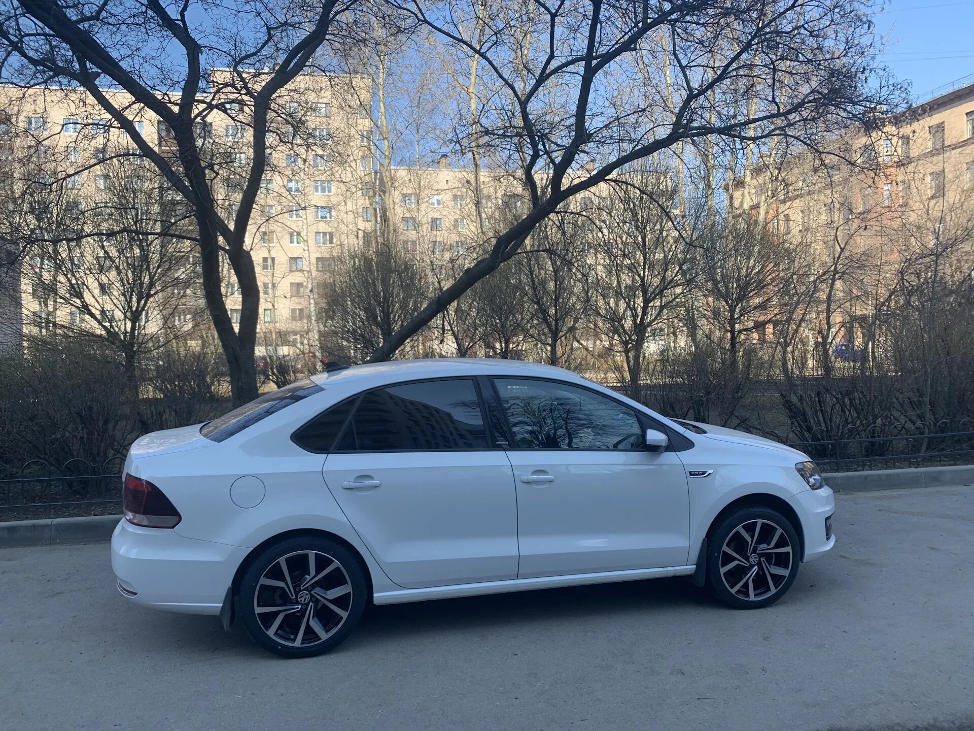 Поло диски фото R17 в стиле VAG на своём месте! - Volkswagen Polo Sedan, 1,4 л, 2018 года колёсн