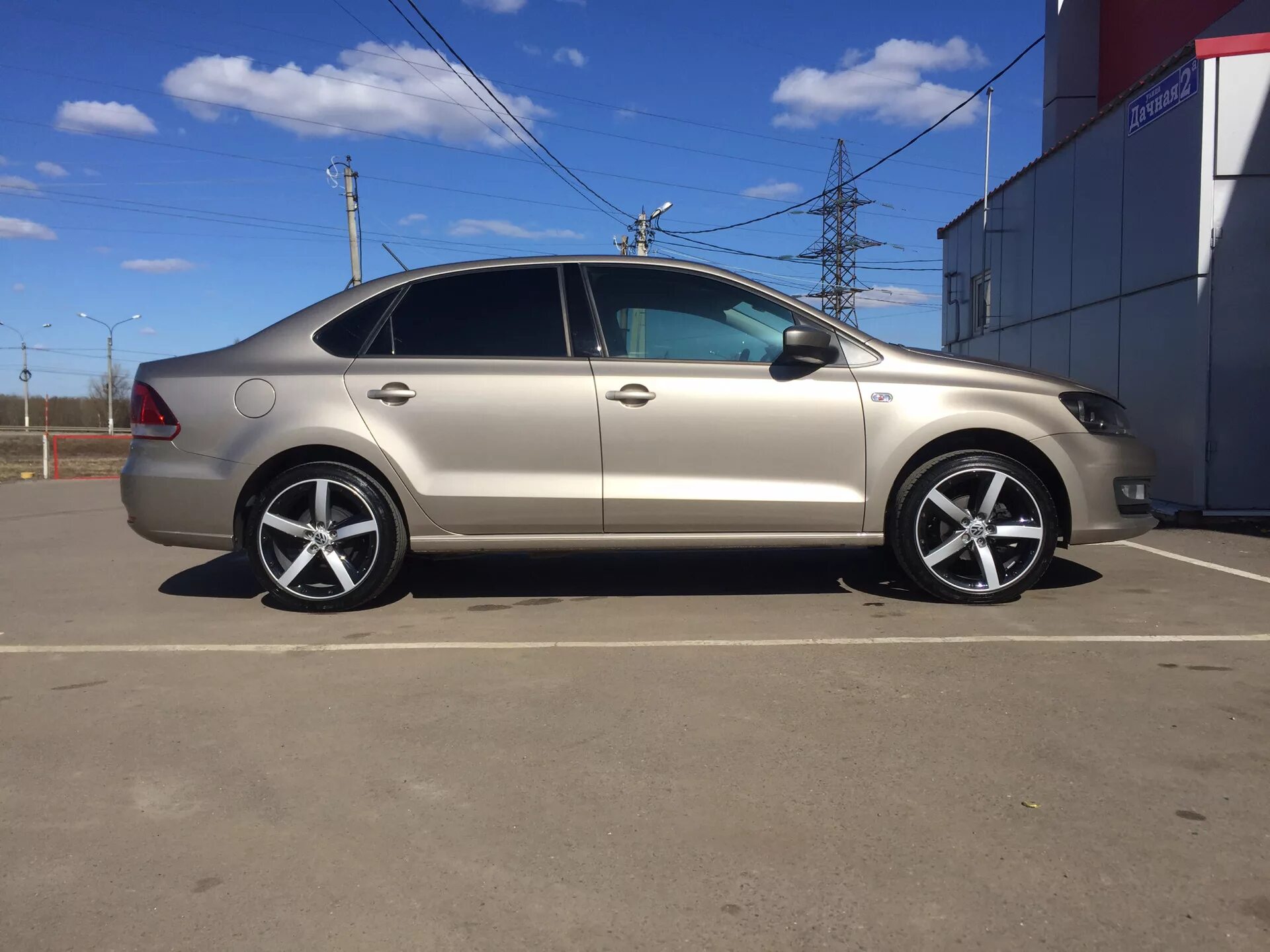 Поло диски фото Здравствуй лето! - Volkswagen Polo Sedan, 1,6 л, 2015 года колёсные диски DRIVE2