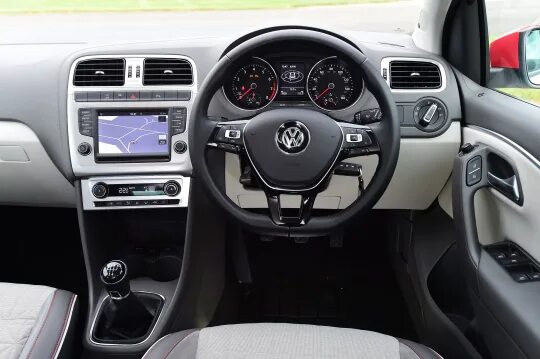 Поло интерьер фото Торпедо Volkswagen Polo "beats" UK-spec (Typ 6C) '2016