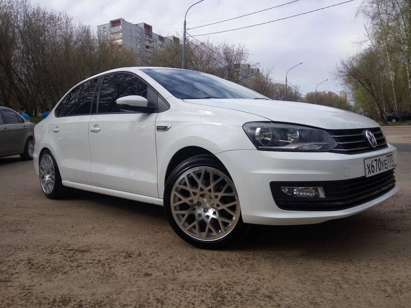 Поло на 17 дисках фото Первое лето, новые колеса - Volkswagen Polo Sedan, 1,6 л, 2016 года колёсные дис