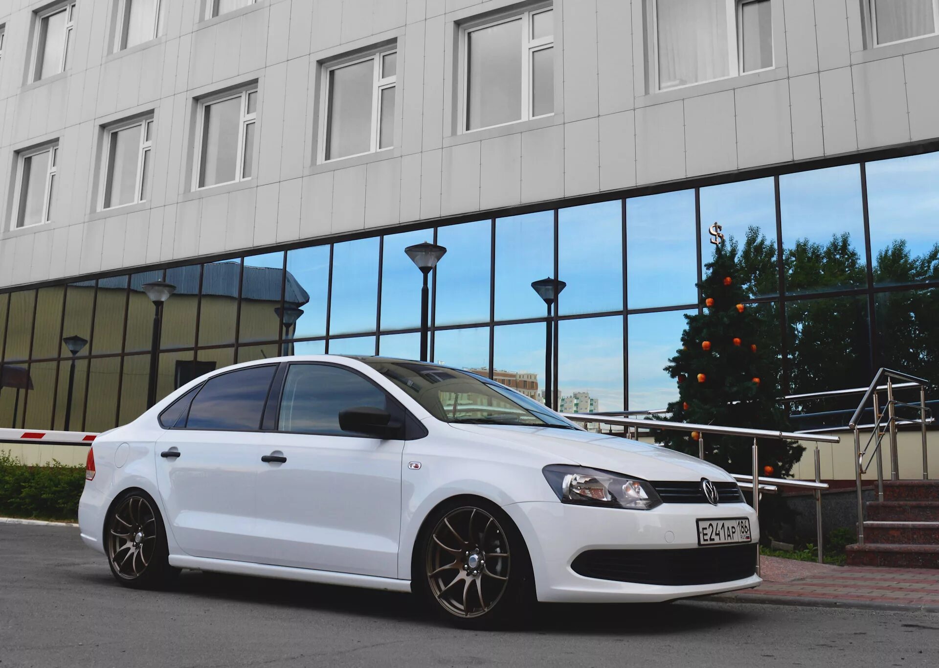 Поло на 17 дисках фото Простофотопост - Volkswagen Polo Sedan, 1,6 л, 2014 года фотография DRIVE2