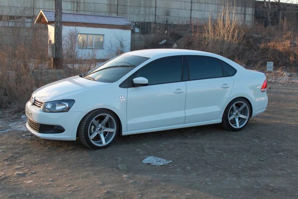 Поло на 17 дисках фото 50 - купил под себя диски и перекрасил их - Volkswagen Polo Sedan, 1,6 л, 2014 г