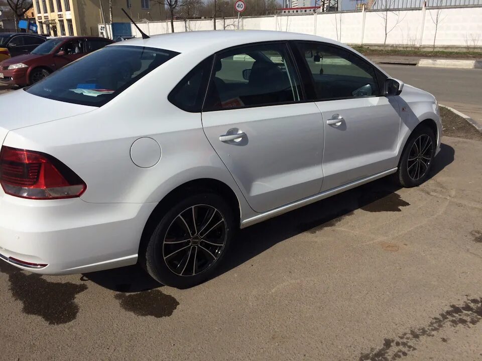 Поло на дисках r16 фото Колёса R16 - Volkswagen Polo Sedan, 1,4 л, 2016 года колёсные диски DRIVE2