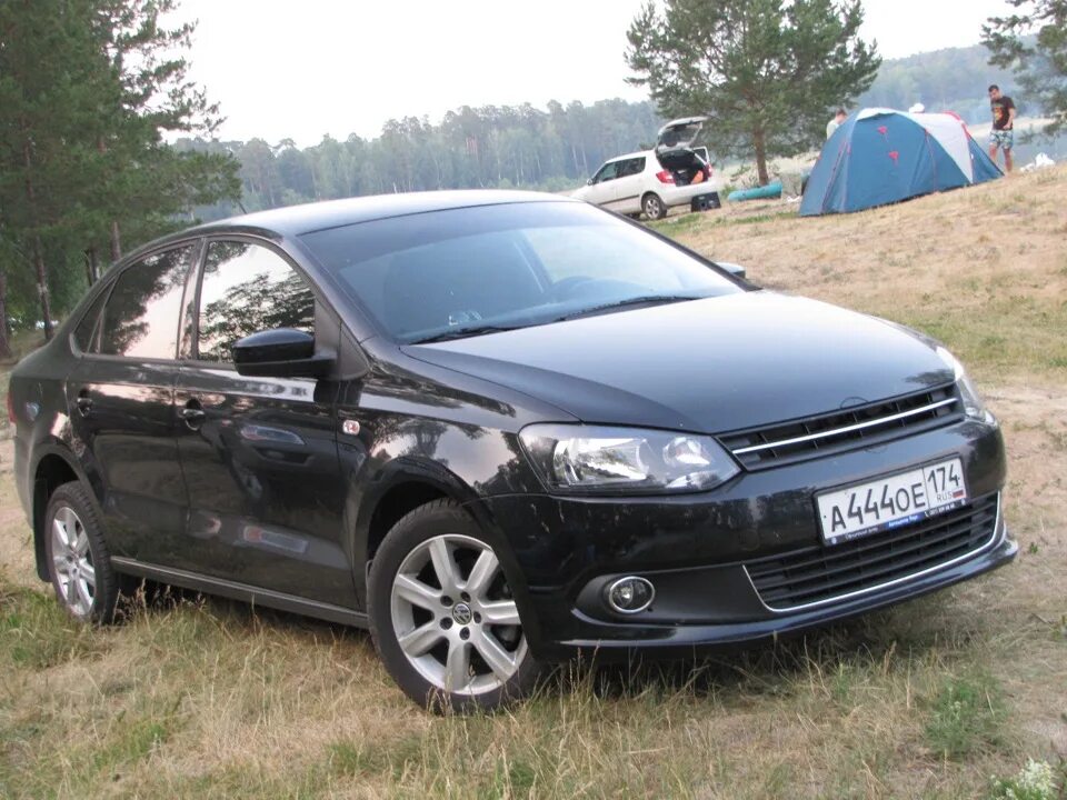 Поло седан черный тюнинг Решётка на месте - Volkswagen Polo Sedan, 1,6 л, 2011 года тюнинг DRIVE2