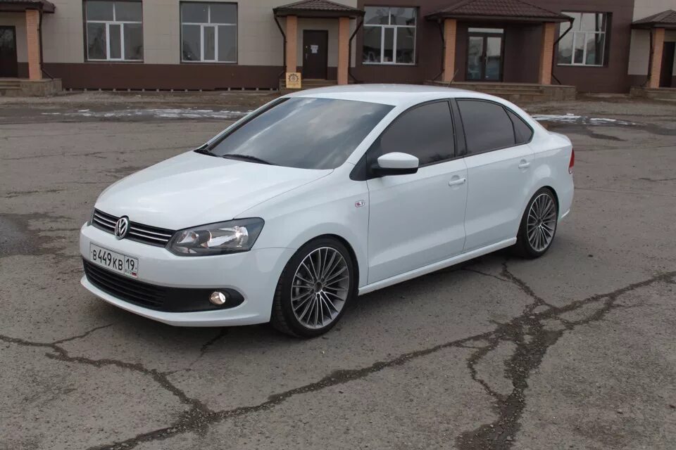 Поло седан на 16 дисках фото 60 - резина готова к сезону( ждем диски) - Volkswagen Polo Sedan, 1,6 л, 2014 го