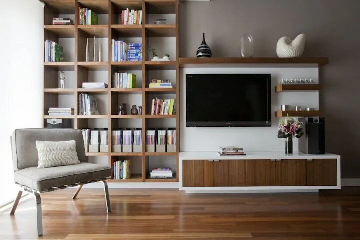 Полочки в гостиной фото Evelyn Lee’s Sustainable Starter Apartment Bookshelves in living room, Living ro