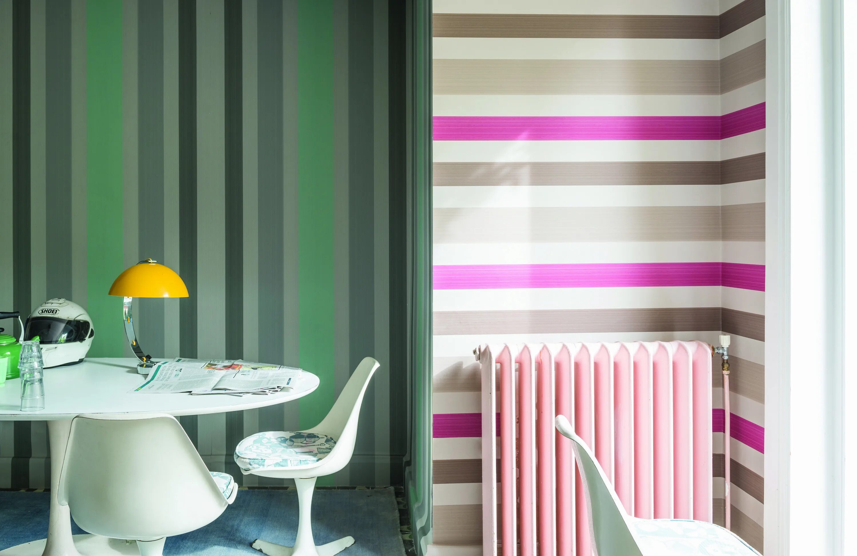 Полосатые обои на кухне фото Farrow & Ball Chromatic Stripe wallpaper