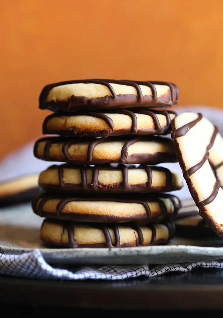 Полосатый шоколад фото Homemade Fudge Stripes Cookies are just like the Keebler classic, only HOMEMADE!