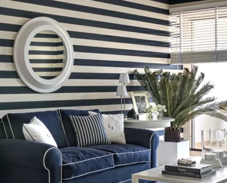 Полоска в интерьере фото navy and white coastal room Striped walls, White walls, Interior design