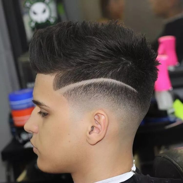 Полоски прическа мужская coupe-cheveux-homme-dégradé-trait-frange-pompadour Coupe cheveux homme dégradé, 