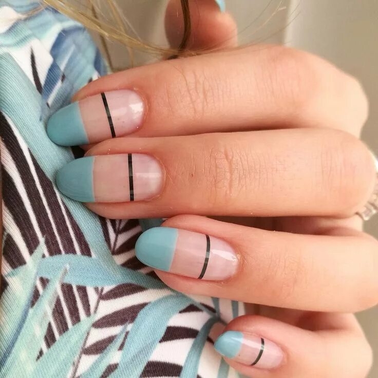 Полоски в маникюре стильно морской маникюр на море 2017 стильный Minimal nails art, Trendy nail art, Minima