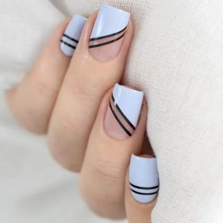 Полоски в маникюре стильно 7 ideas de uñas en blanco y negro fáciles y casuales para la oficina Manicura de