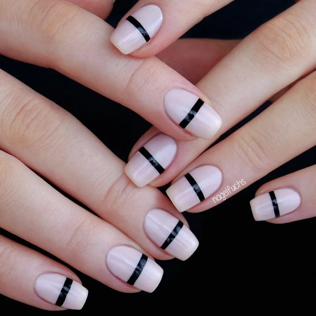 Полосы на ногтях фото Minimalist - nagelfuchs Striped nails, Striped nail designs, Nail art stripes