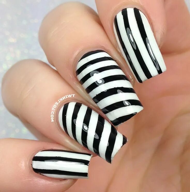 Полосы на ногтях фото black and white nail designs with stripes Check more at https://yve-style.com/na