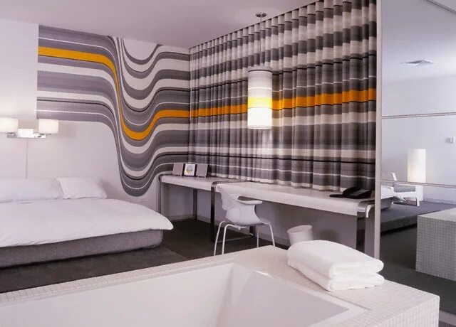 Полосы на стенах фото The Standard Hotel: Stylish Bedroom with Striped Curtains