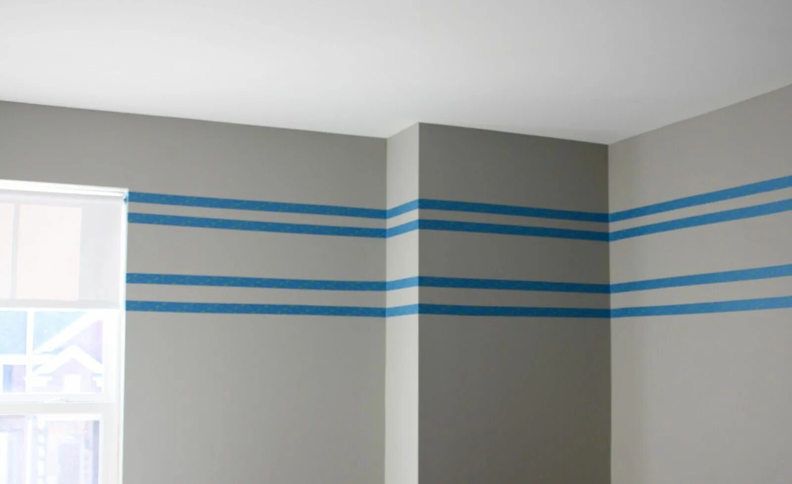 Полосы на стене декор IMG_8139.JPG 1,600 × 978 pixels Striped walls, Family room decorating, Beige wal