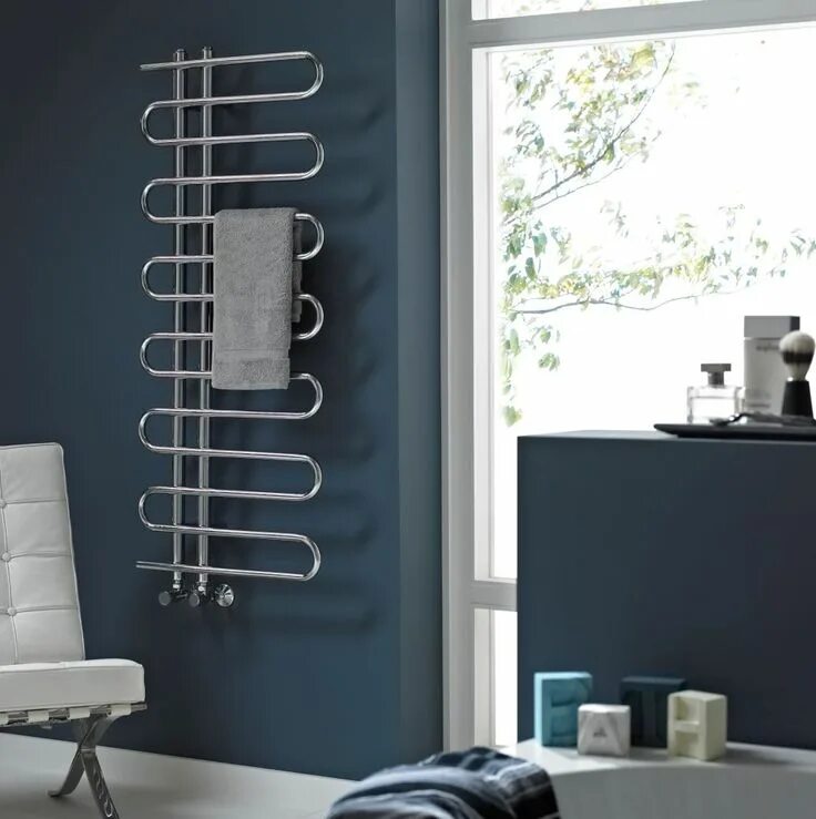 Полотенцесушитель фото в интерьере These curves are great for hanging towels, flannels and clothes. Towel rail, Tow