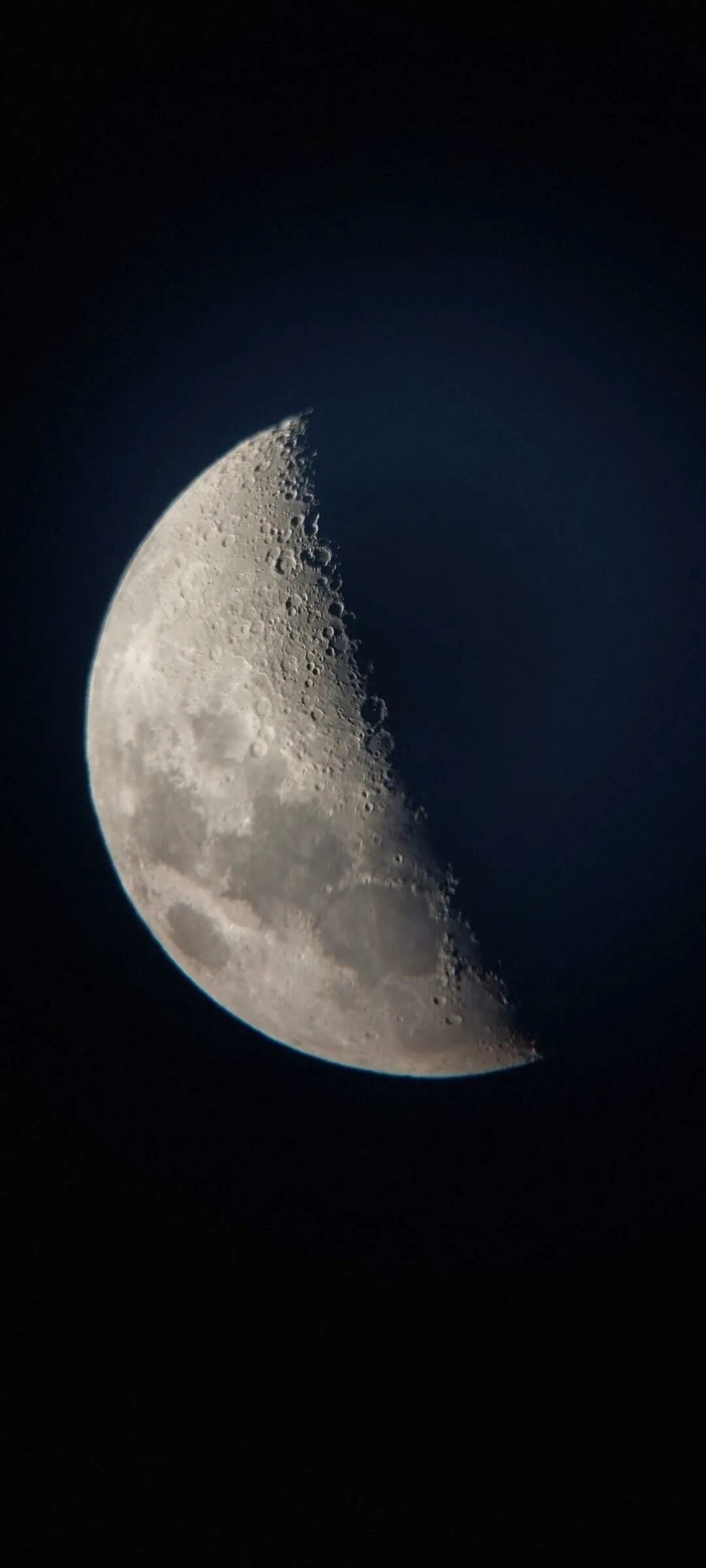 Половинка луны фото a photo of the moon from France OC - r/spaceporn