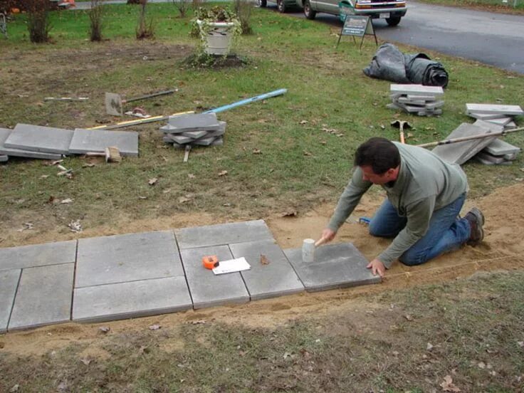 Положить плитку на даче своими руками How to Lay a Bluestone Walkway Bluestone walkway, Pea gravel patio, Gravel patio