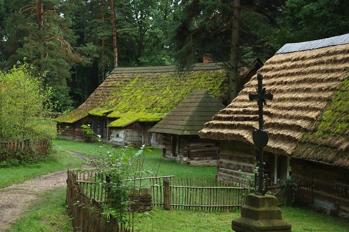 Польские села фото Файл:Sanok, skansen, lemkovský sektor, domy a kříž.jpg - Вікіпедія