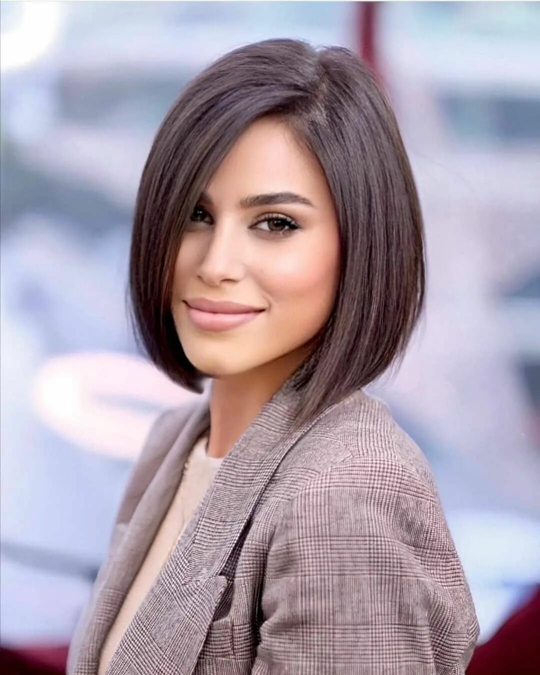 Полу каре прическа ForeverBobbed on Instagram: "Beautiful Bob By @victorkeyrouz" Long hair styles, 