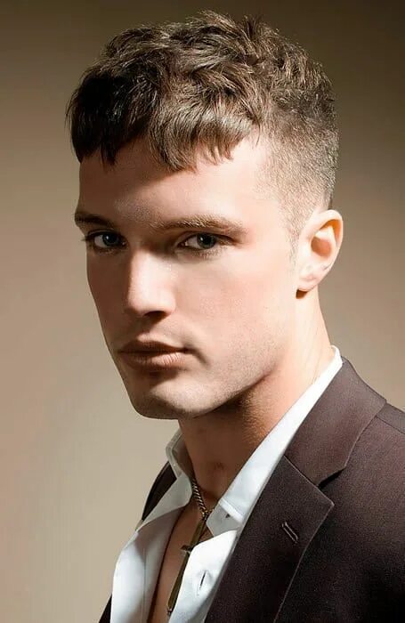 Полубокс с челкой мужские фото 30 Best Fall Hairstyles For Men: The Complete Haircut Guide Crop haircut, Haircu