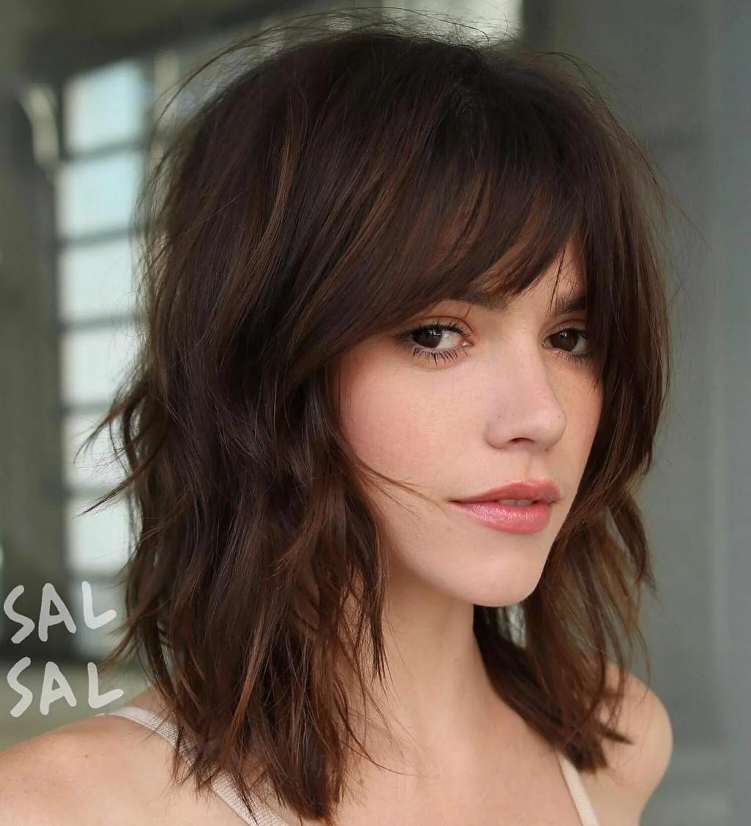 Полудлинные стрижки с челкой 60 Fun and Flattering Medium Hairstyles for Women in 2024 Bangs with medium hair