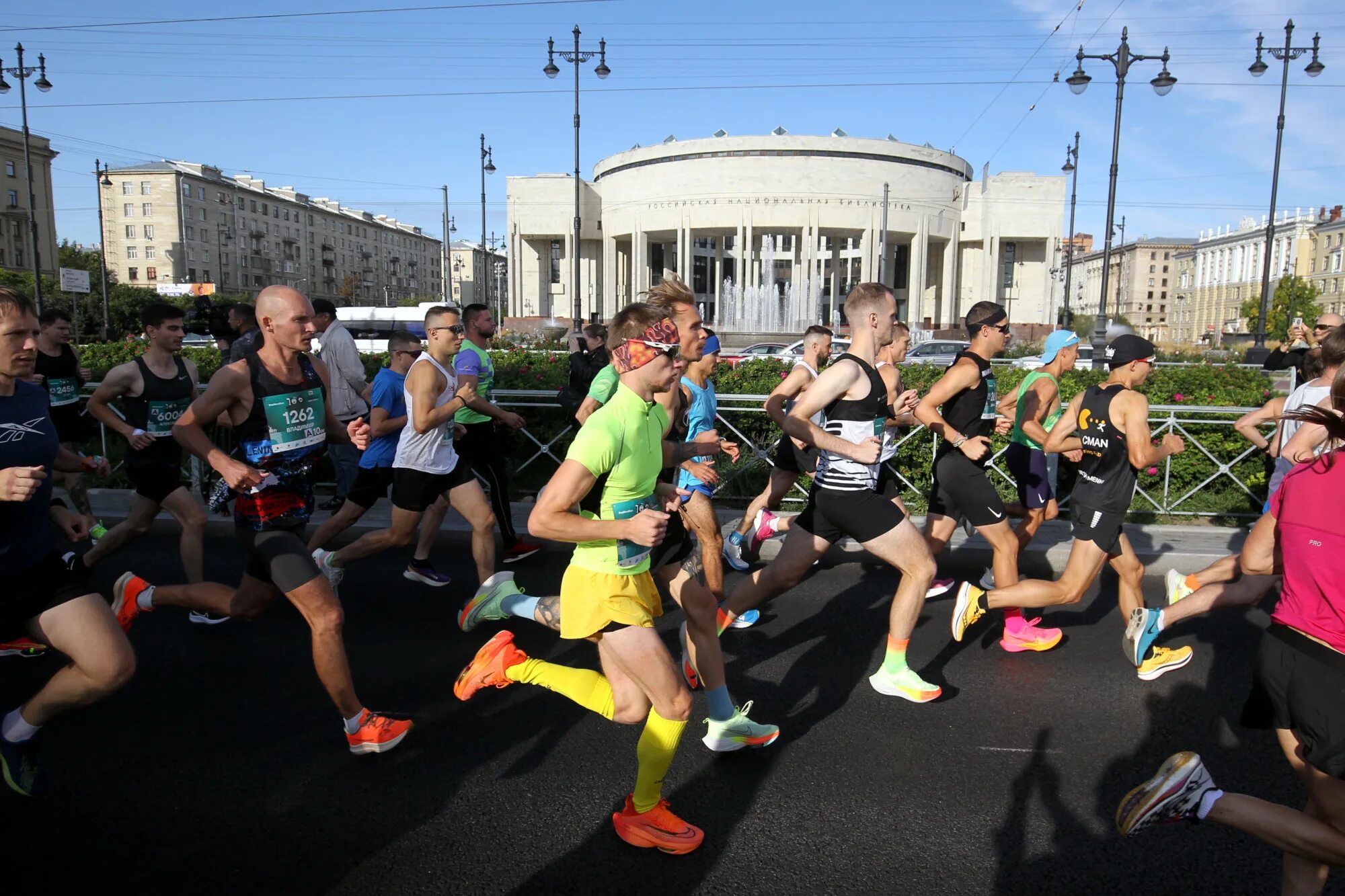 Полумарафон санкт петербург 2024 22 сентября фото Ретро пробег 2024 спб: найдено 75 изображений