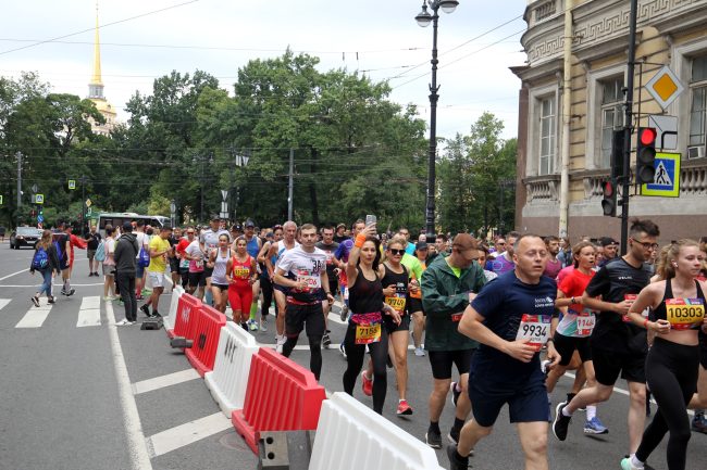 Полумарафон северная столица 2024 22 сентября фото Лучшая вторая половинка - это полумарафон". "Северная Столица" собрала более 800