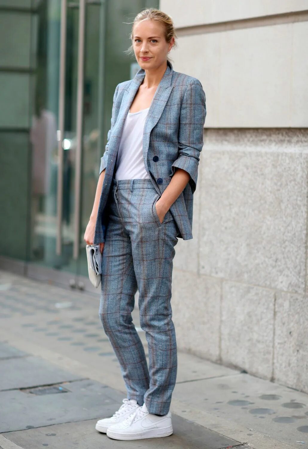 Полуофициальный стиль женский How to wear trainers the grown-up way London fashion week street style, Fashion,