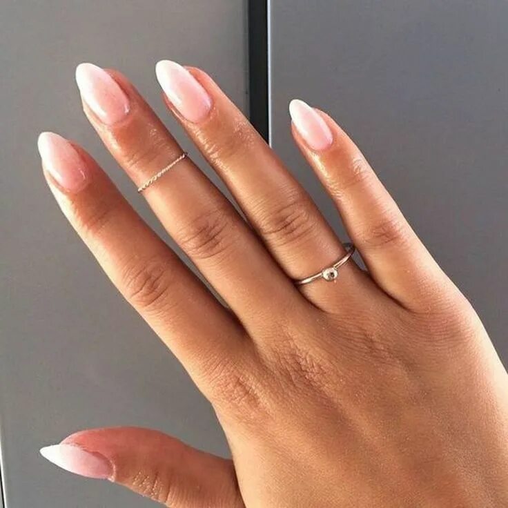 Полупрозрачный маникюр миндаль 19 Almond-Shaped Nails With Nail Art Ideas for Short or Long Nails Faded nails, 