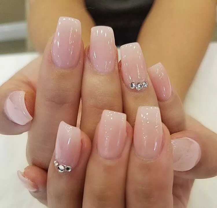 Полупрозрачный маникюр на короткие квадратные ногти Pin by Astriel Morton on Nails Bride nails, Glitter gel nails, Nail colors