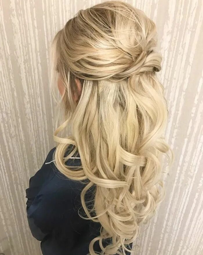 Полураспущенная прическа на средние волосы 37 Beautiful Half Up Half Down Hairstyles For The Modern Bride Hair lengths, Hal