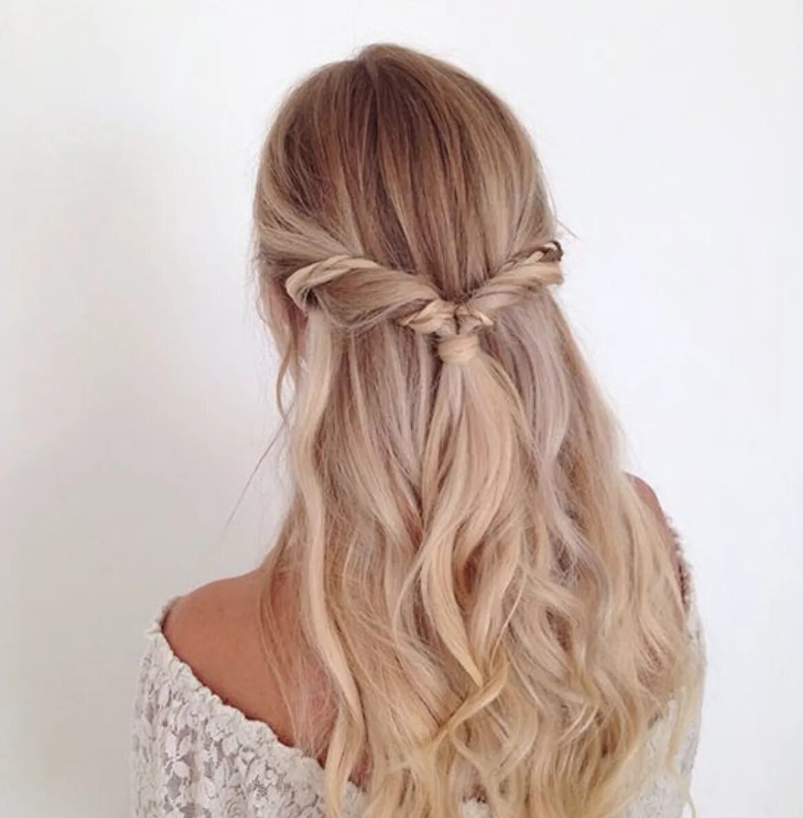 Полураспущенные прически на длинные волосы в школу hair updo Prom hairstyles for long hair, Simple prom hair, Lazy hairstyles