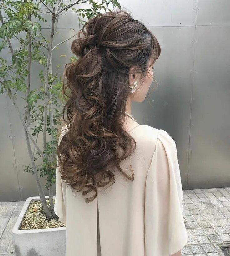 Полусобранная прическа на длинные Valentine's Day hairstyles Hairdo for long hair, Long hair styles, Prom hairstyl