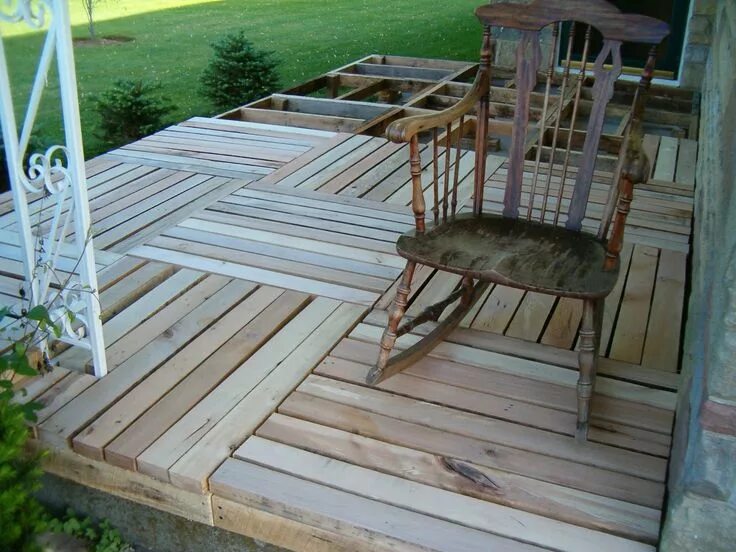 Полы в беседке из дерева своими руками Pallet Wood Front Porch Cortile laterale, Idee, Fai da te giardino