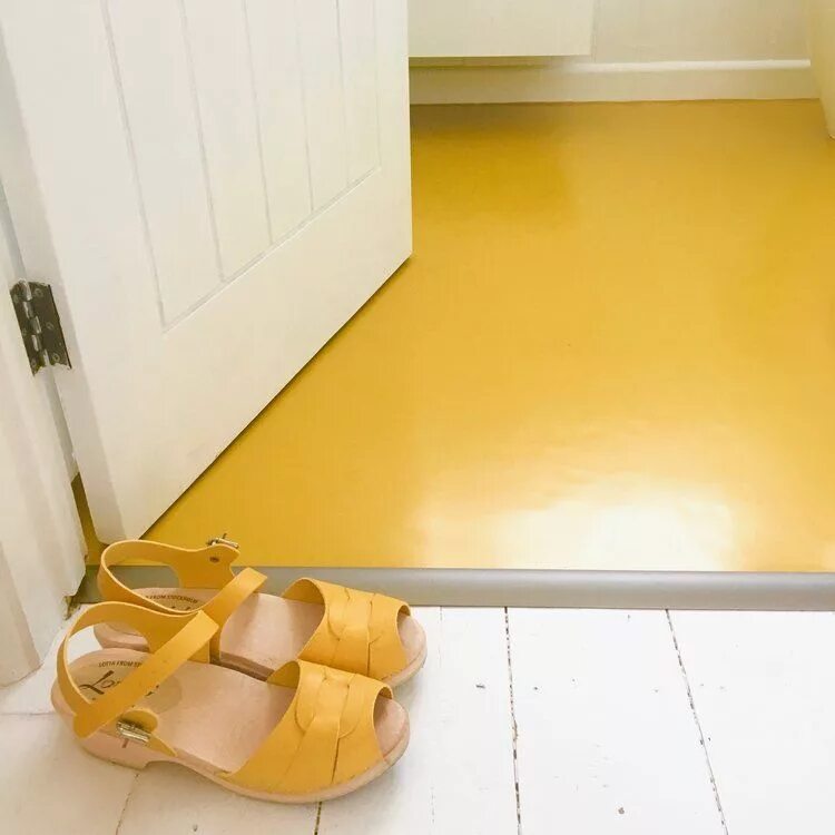 Полы желтого цвета фото Our fab new yellow rubber flooring from the Colour Flooring Company Trendy bathr