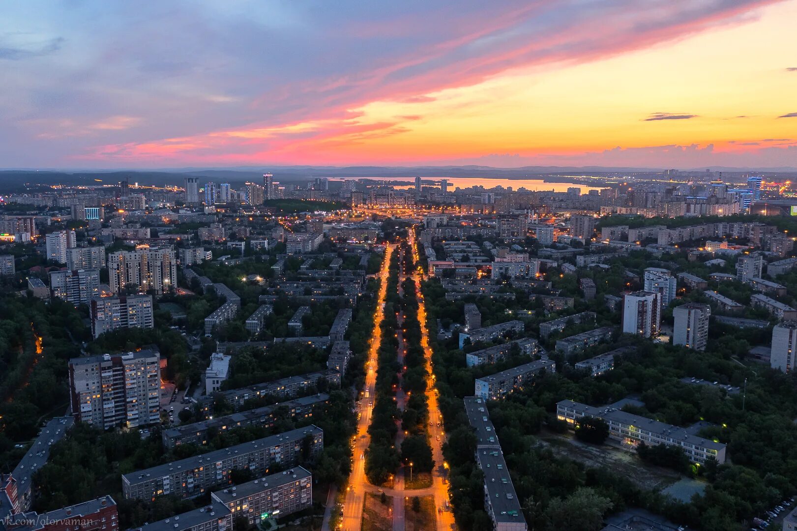 Поля екатеринбург фото Дорога в закат - Фото с высоты птичьего полета, съемка с квадрокоптера - PilotHu