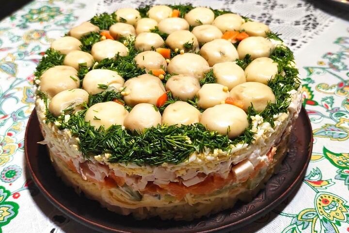 Полянка салат рецепт с курицей фото Салат "Грибная поляна" с копчёной курицей. Я готовила его на Рождество для своих