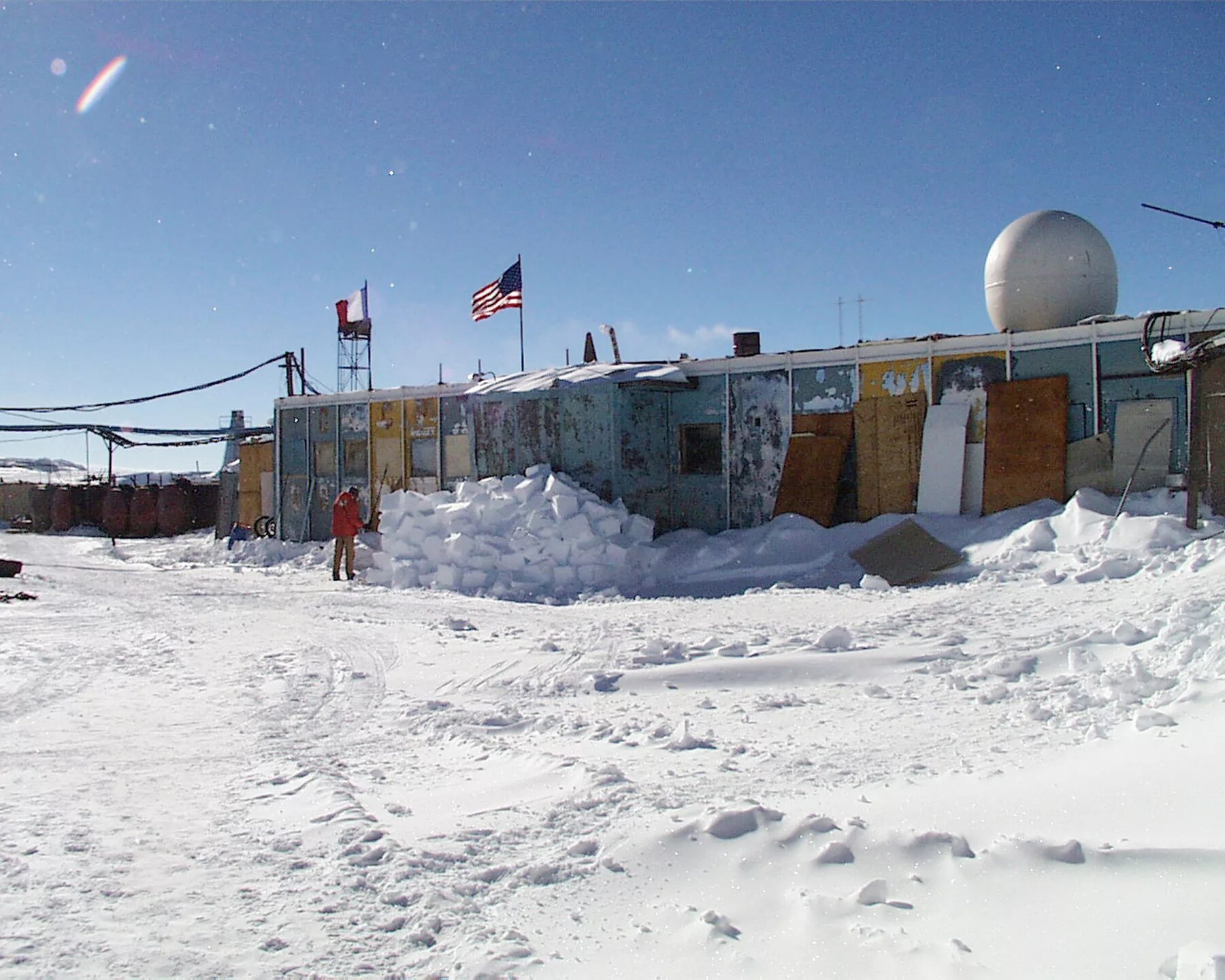 Полярная станция восток в антарктиде фото File:Russian station Vostok.jpg - Wikipedia