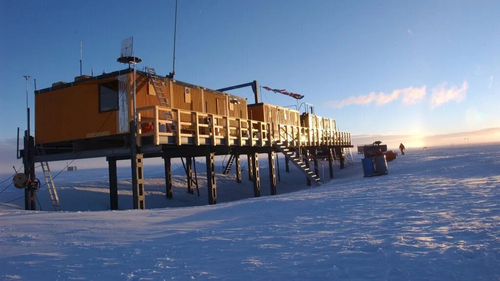 Полярная станция восток в антарктиде фото Space dust from ancient supernova found hiding in Antarctica