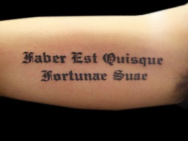 Полюби свою судьбу на латыни тату фото Latin text tattoo lettering Tattoo lettering, Text tattoo, Tattoo quotes