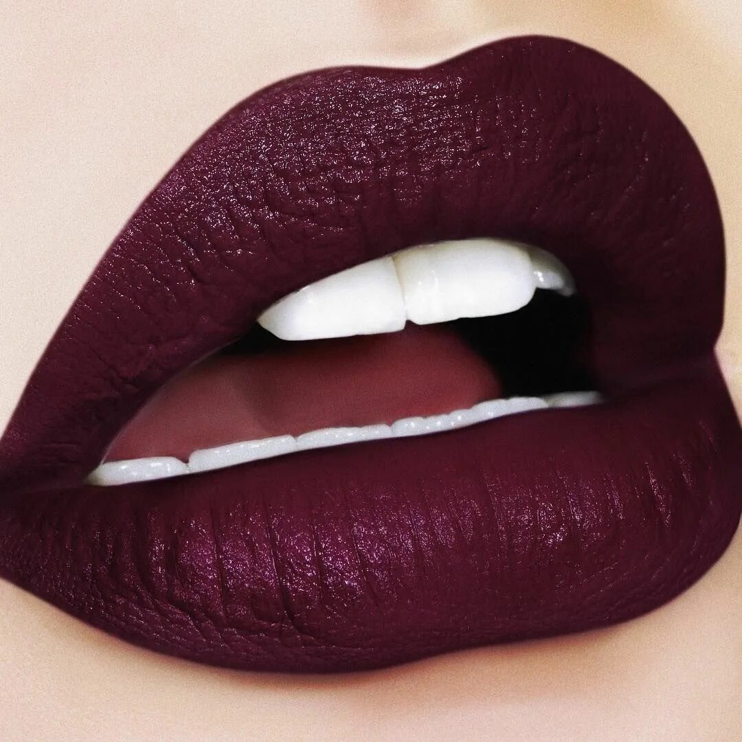 Помада бургунди на губах в макияже фото Instagram Lipstick, Burgundy makeup, Wedding lipstick