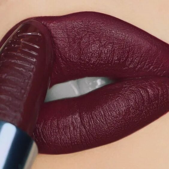 Помада бургунди на губах в макияже фото Pin by Allison on LIPS in 2024 Lip colors, Burgundy lipstick, Lipsense lip color