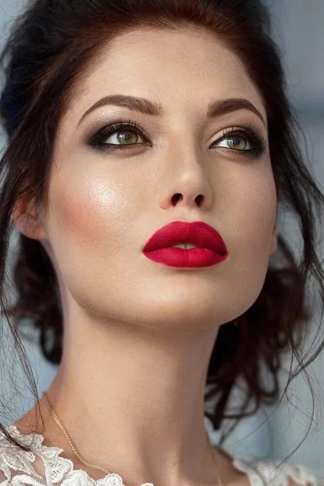 Помада для зеленых глаз фото 57 Most Amazing Homecoming Makeup Ideas Red lipstick makeup, Red lip makeup, Lip