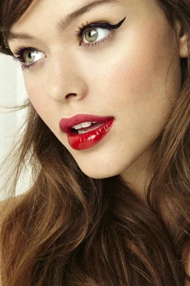 Помада для зеленых глаз фото Go for two-toned lipstick. Como maquillarme, Delineado ojo de gato, Cabello y ma